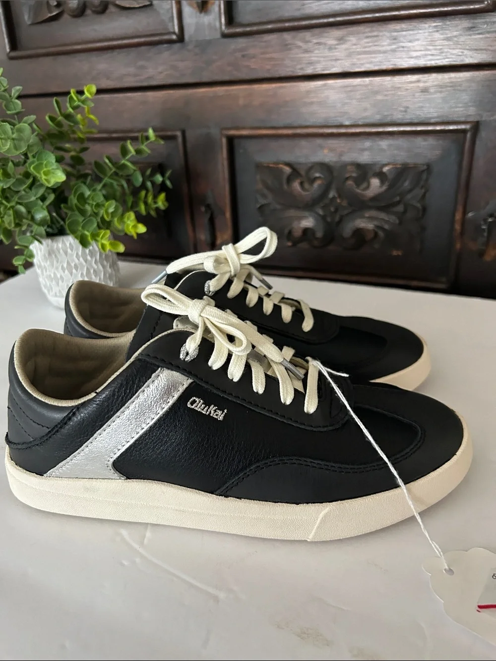 Quiksilver Men’s Black Sneakers with White Stripe